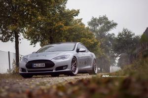 Tesla Model S on ADV.1 Wheels (ADV10TSSL) '2015